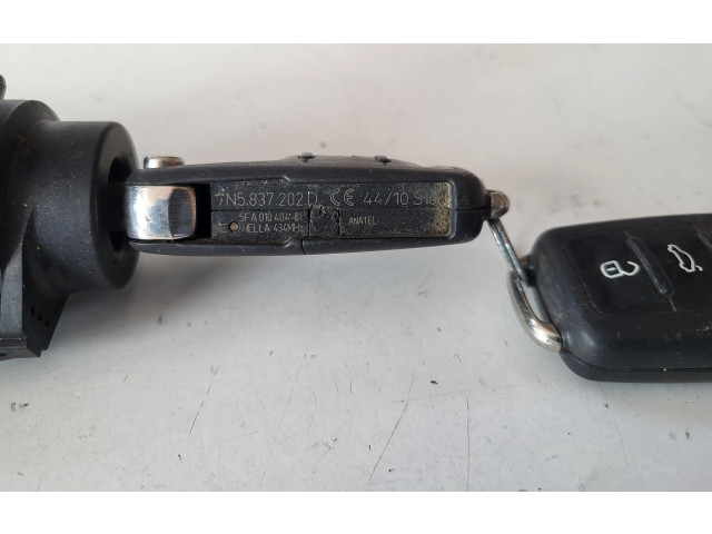 Руль Seat Alhambra (Mk2) 2010 - года 03L906018HL, 1K0905851B