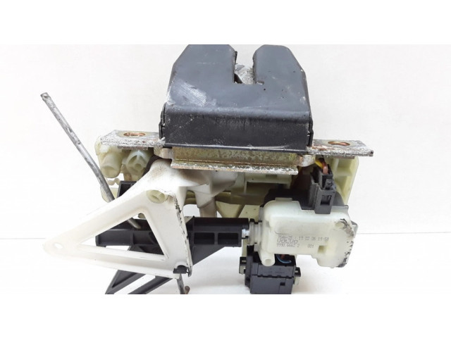 Замок задней крышки