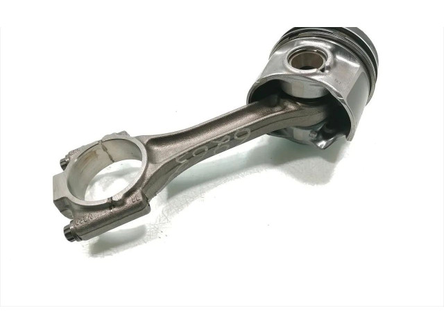 Поршень с шатуном Skoda Octavia Mk3 (5E)