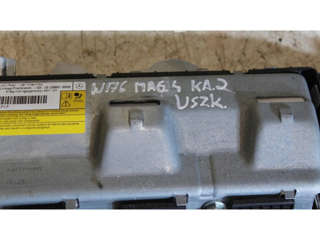Подушка безопасности для колен A1768600302 Mercedes-Benz A W176