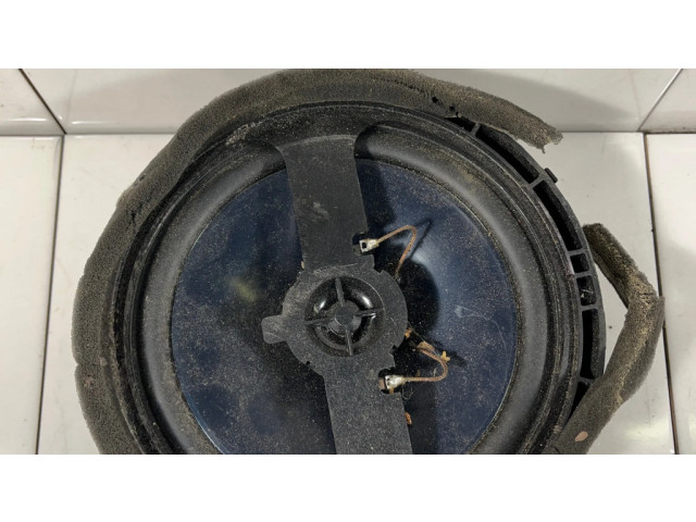 Громкоговоритель (громкоговорители) в передних дверях