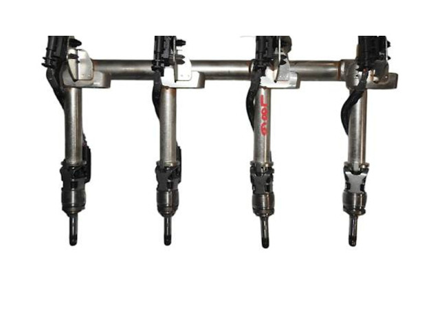 Топливная рампа 32140008, 31478555   Volvo XC90  