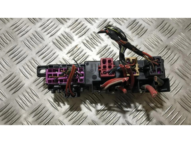 Блок предохранителей 8l0941822 Skoda Octavia Mk1 (1U)