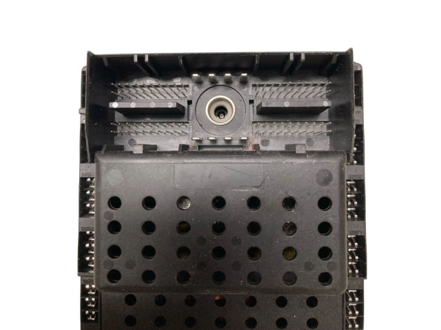 Блок предохранителей  08696040   Volvo V70    