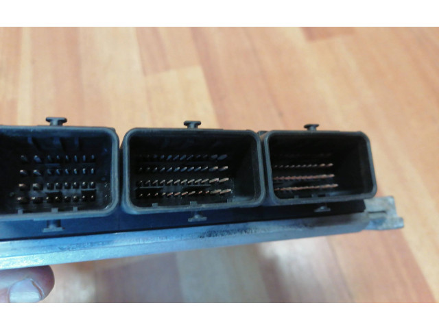 Řídící jednotka 0281011725, 8200384519   Renault Vel Satis 2003