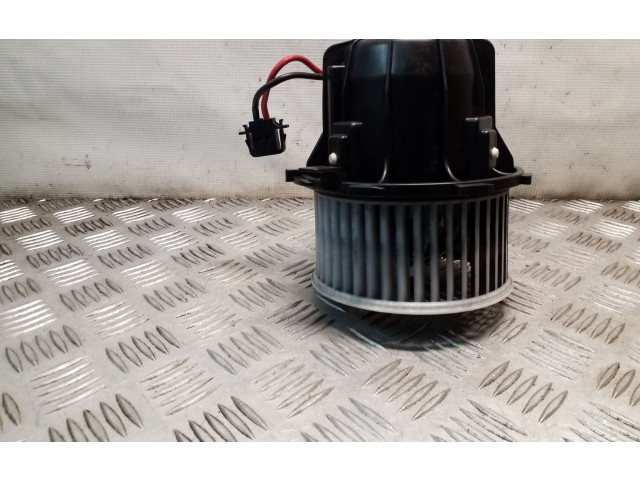 Вентилятор печки    U0854003   Audi Q5 SQ5