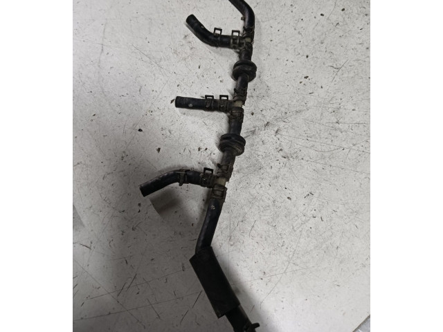 Vstřikovací lišta Mazda 323 F