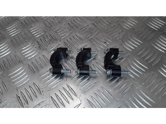 Другая деталь отсека двигателя