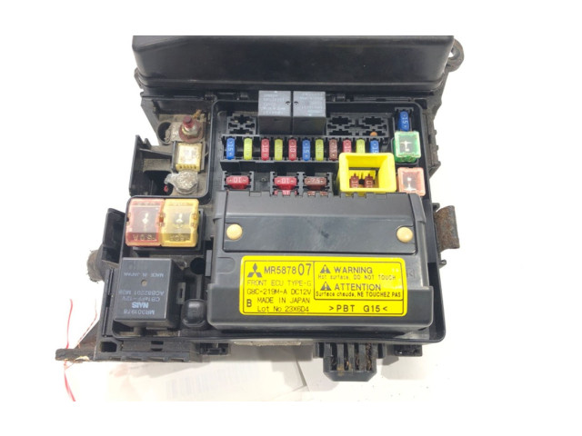 Блок предохранителей MR587807 Mitsubishi Outlander