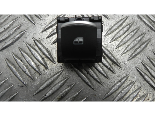 Включатель электрических окон