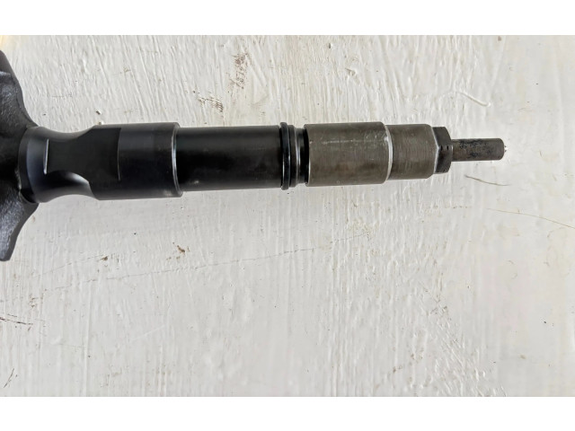 Vstřikovač 2367030280, 2367039186 Toyota Land Cruiser (J120) 1KDFTV