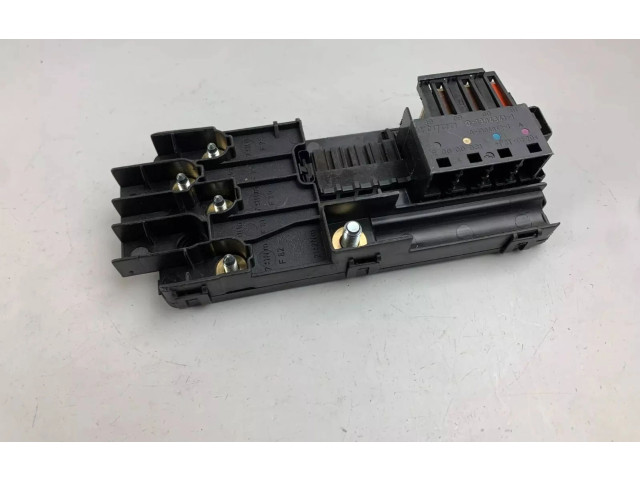 Блок предохранителей 2115452601 Mercedes-Benz R W251