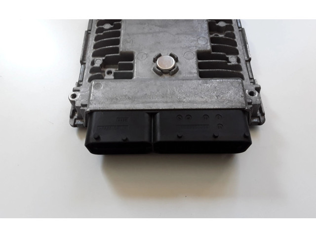 Блок управления двигателя 03F906070GN   Audi A1