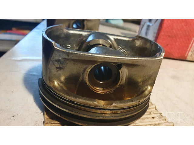 Píst 8370B Mercedes-Benz ML W164 pro naftový motor 3.0