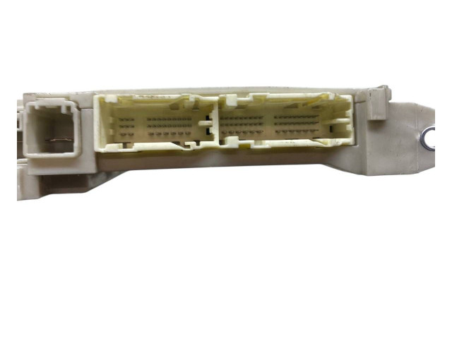 Pojistková skříňka 8273030L30 Lexus GS 250 350 300H 450H 2014