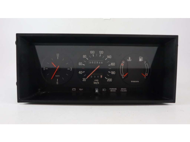 Přístrojová deska Volvo 240 1981 1259937