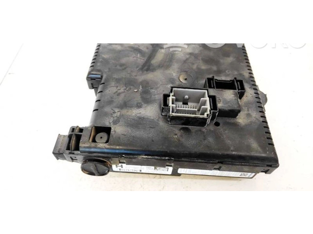 Блок предохранителей  30728273, 28017881   Volvo V70    