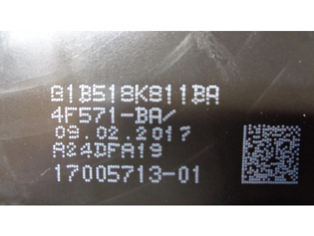 Радио/ проигрыватель CD/DVD / навигация