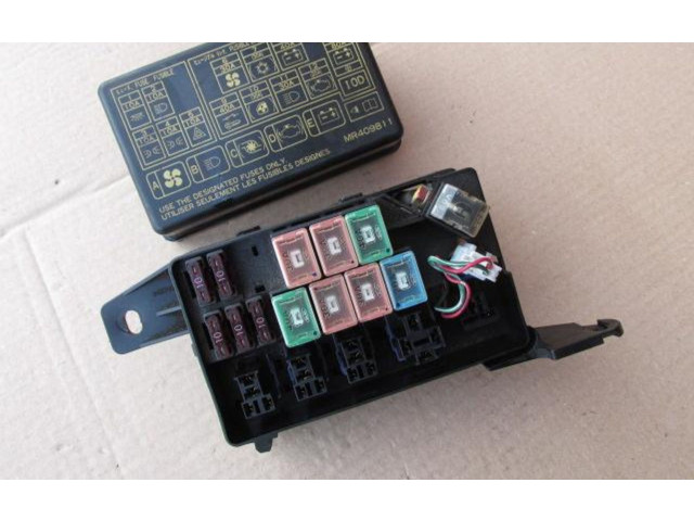 Блок предохранителей Mitsubishi Pajero Sport I