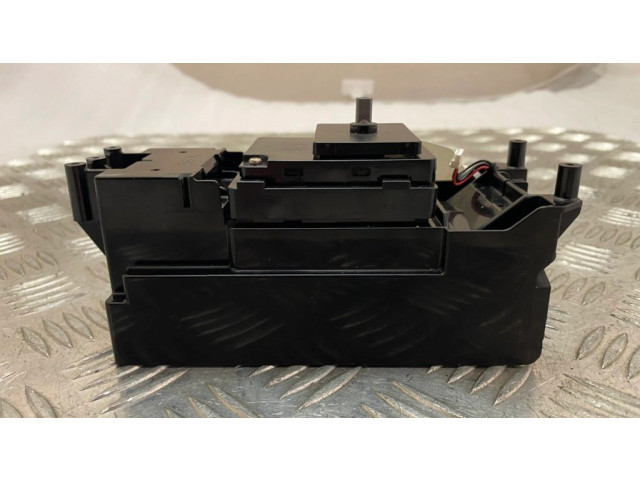 Мултифункционный включатель управления / ручка