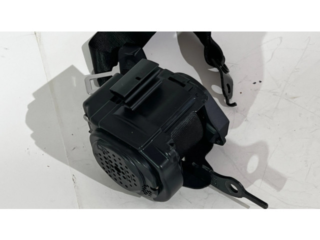 Задний ремень безопасности