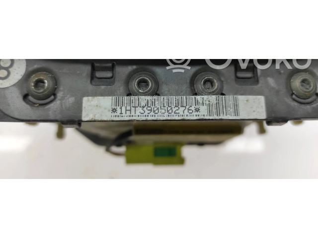 Подушка безопасности водителя 1HT39050276   Subaru Forester SF