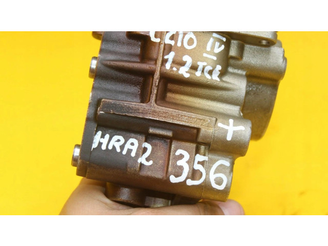 Масляный насос   150002257R  Renault Clio IV 