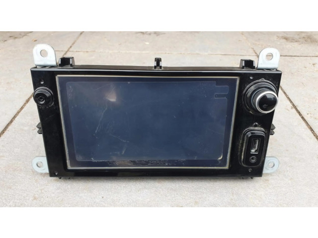 Радио/ проигрыватель CD/DVD / навигация