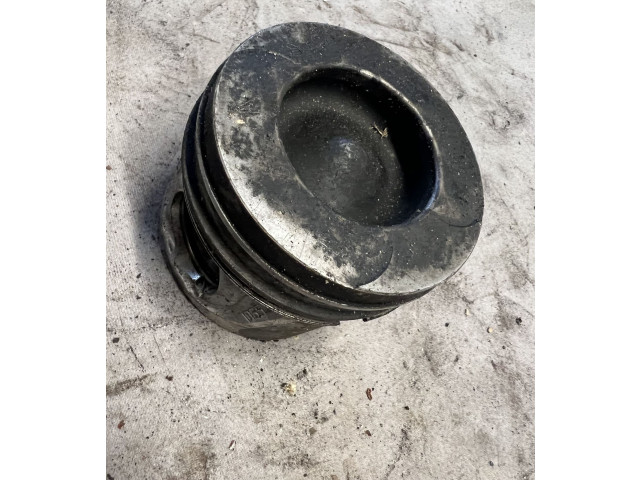  Поршень    Renault Trafic II (X83)  