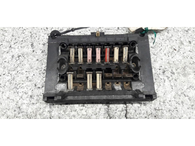 Ящик предохранителей (комплект)       Mercedes-Benz 200 300 W123