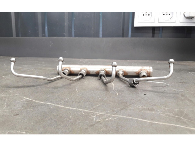 Vstřikovací lišta 7585411 BMW 2 F22 F23