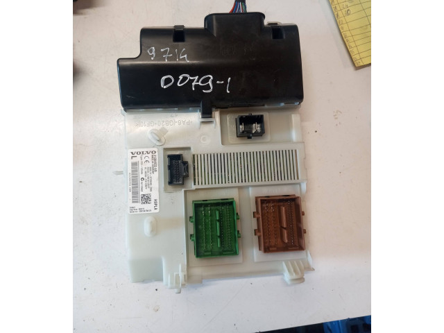 Блок предохранителей 31384933 Volvo S60