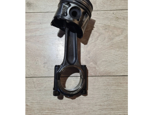  Поршень с шатуном    Volvo V70  