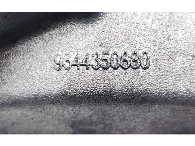 Масляный насос     9644350880    Volvo V50 