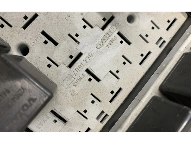 Блок предохранителей 9168986, 9441542   Volvo S80