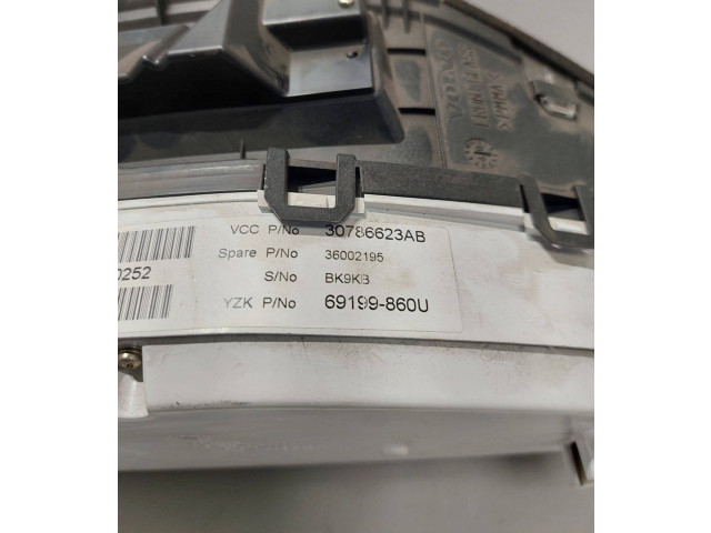 Панель приборов 30786623AB, 30786623   Volvo V70       