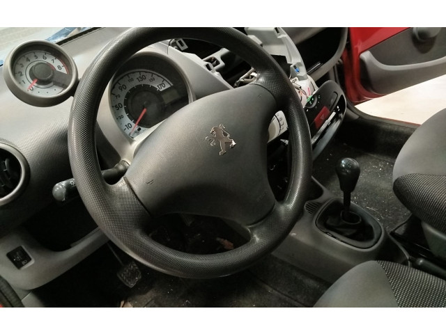 Подушка безопасности водителя    Peugeot 107