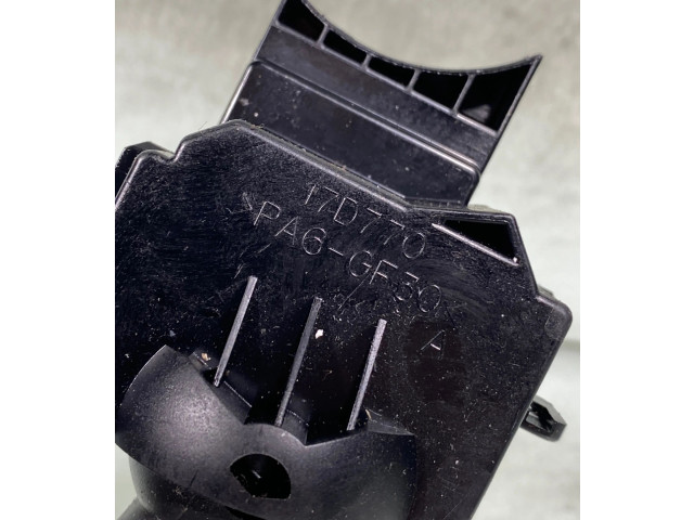 Ручка стеклоочистителей 17d770   Volvo V50