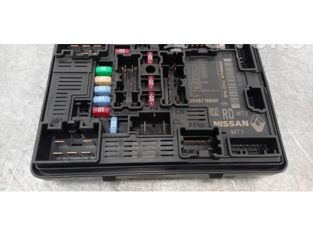 Pojistková skříňka 284B71965R Renault Sandero 2023