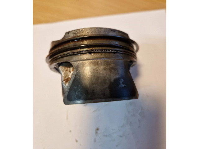 Píst 863780702, 81962 BMW 3 F30 F35 F31 pro benzínový motor 3.0 b58d30 b58d30