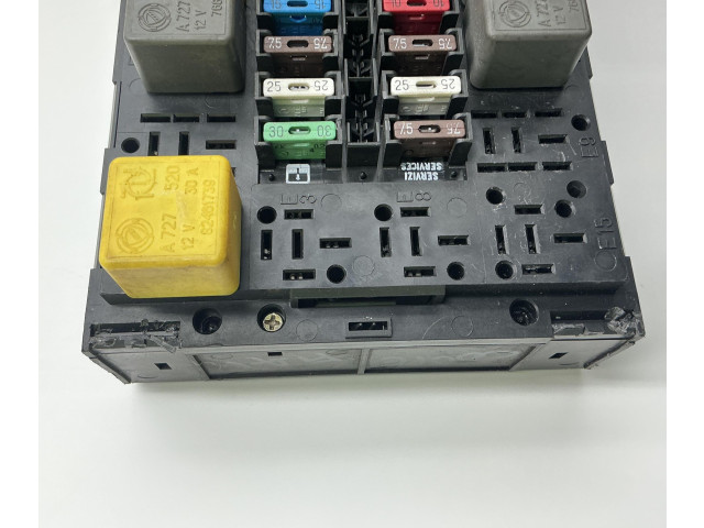 Блок предохранителей A727520, 183A.1000 Fiat Coupe