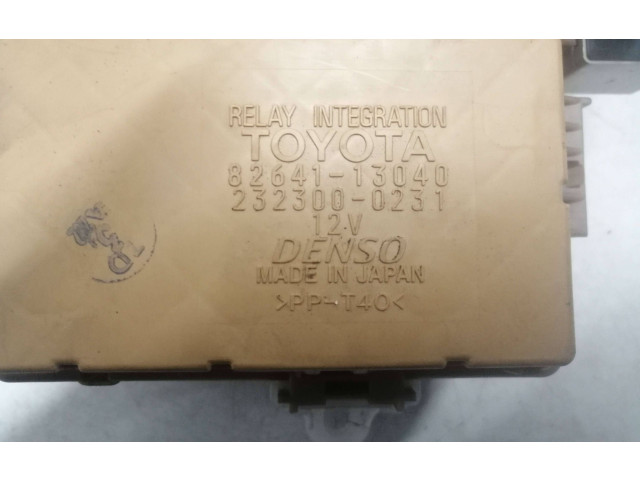 Блок предохранителей 8264113040, 2323000231   Toyota Corolla Verso E121    