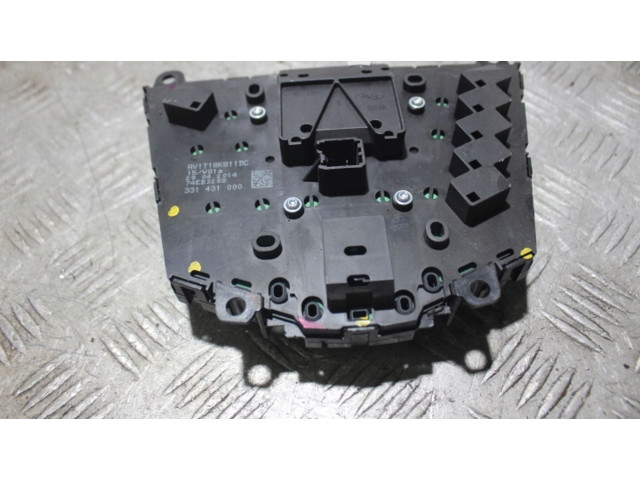 Радио/ проигрыватель CD/DVD / навигация