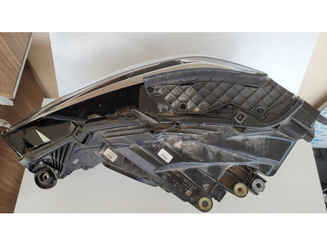 Передняя фара