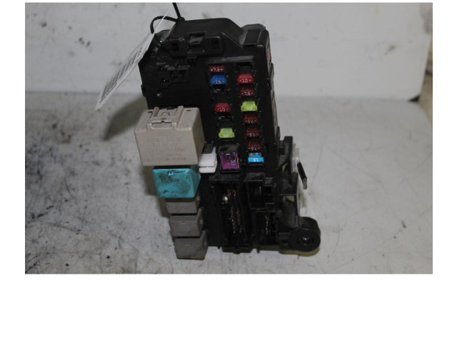 Блок предохранителей Daihatsu Sirion