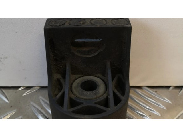 Радиатор (ы) держатель / кронштейн