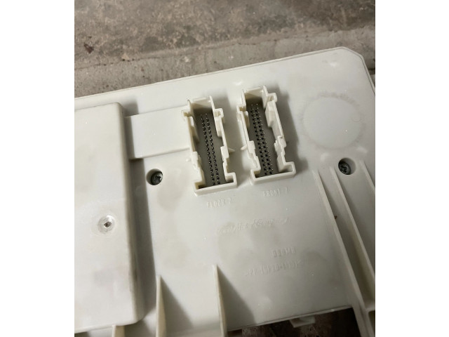 Блок предохранителей 31254903, 31268178   Volvo C30    