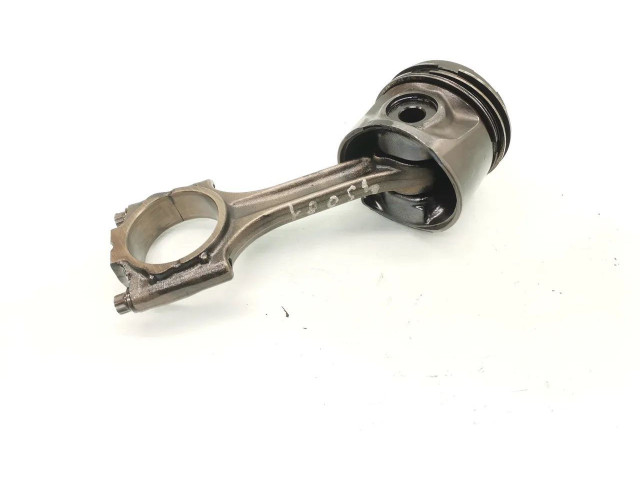 Píst Volvo XC70 D5244T