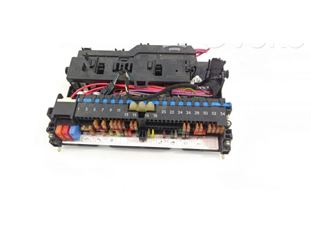 Блок предохранителей 8364540   BMW X3 E83    