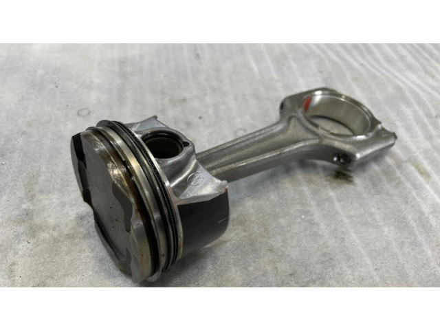  Поршень с шатуном  8654480  BMW 2 F46 для бензинового двигателя 1.5